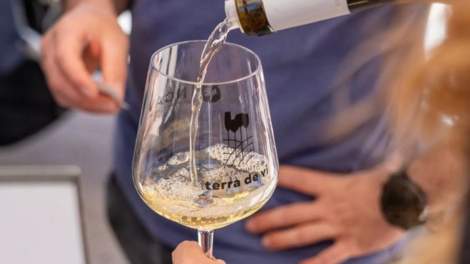 Copa de vino en la Primavera D.O. Terra alta / Instagram Copa de vino en la Primavera D.O. Terra alta / Instagram