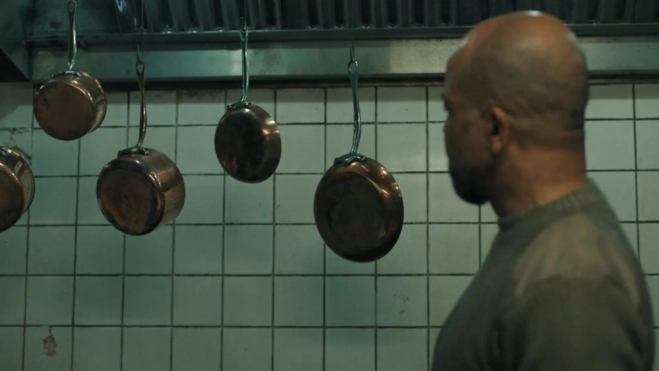Isaac (Jeffrey Wright) y las sartenes y cacerolas de Mauviel en el episodio 2x04 de 'The Last of Us' / HBO Isaac (Jeffrey Wright) y las sartenes y cacerolas de Mauviel en el episodio 2x04 de 'The Last of Us' / HBO