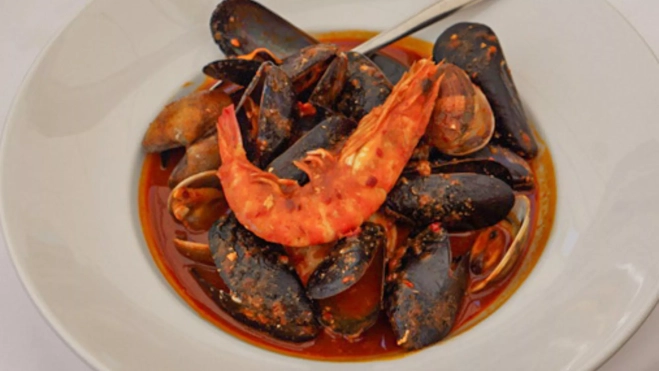 Plato de romesco en el restaurante El Llagut de Tarragona / Txaber Allué Plato de romesco en el restaurante El Llagut de Tarragona / Txaber Allué