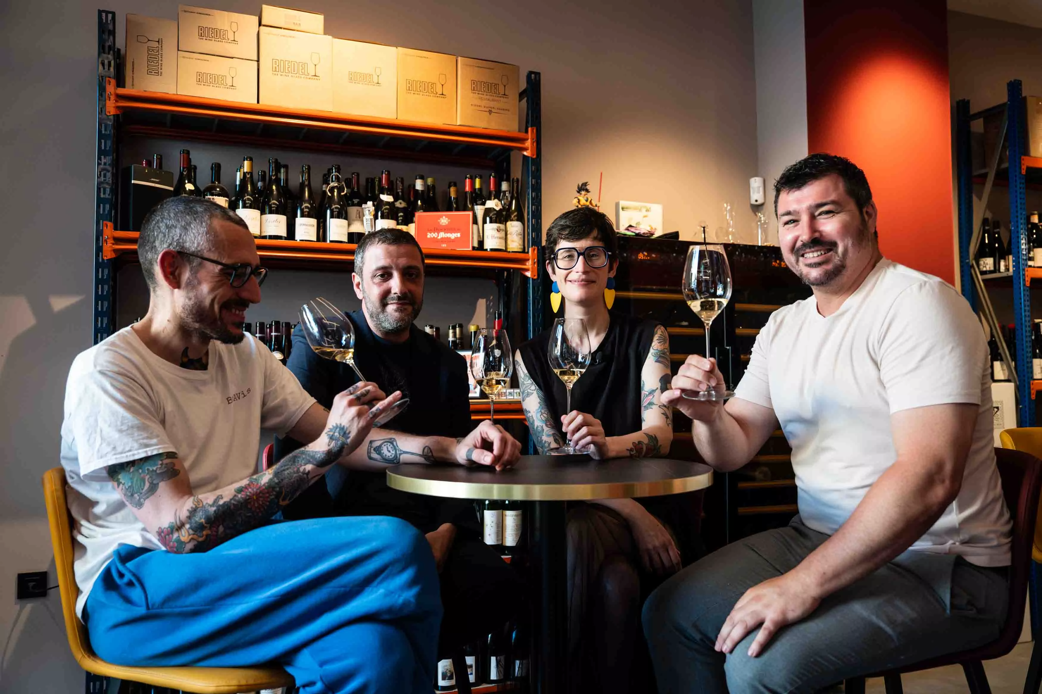 Eduard Ros, Marc Martínez, Marla González y Òscar Soneira en el episodio 4x01 del podcast 'Vino y Mantel' / SIMÓN SÁNCHEZ Eduard Ros, Marc Martínez, Marla González y Òscar Soneira en el episodio 4x01 del podcast 'Vino y Mantel' / SIMÓN SÁNCHEZ