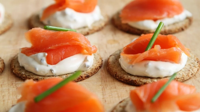 Canapé de Salmón Imagen de PublicDomainPictures en Pixabay Canapé de Salmón Imagen de PublicDomainPictures en Pixabay