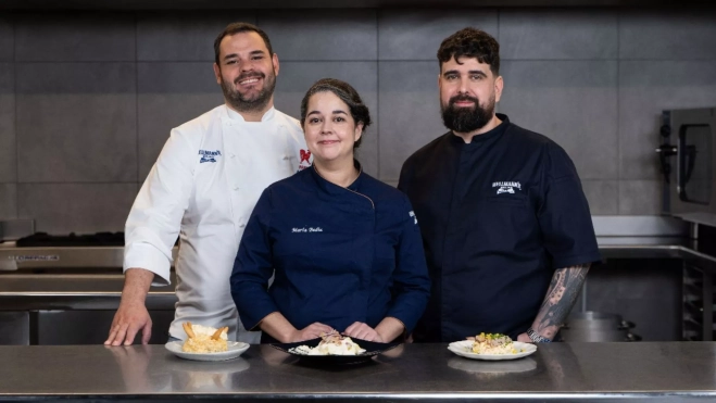 Alén Tarrío, Mª Carmen Bedía y Pello Noriega con sus ensaladillas / Cedida Alén Tarrío, Mª Carmen Bedía y Pello Noriega con sus ensaladillas / Cedida