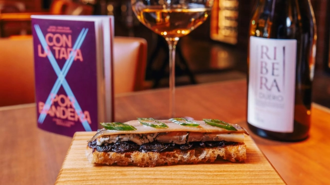 La tosta de anchoa de Brach Madrid para Hotel Tapa Tour / Cedida La tosta de anchoa de Brach Madrid para Hotel Tapa Tour / Cedida