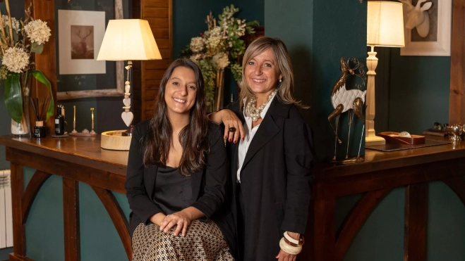 Sofia Salillas y Maria Jesús Onco en el hotel El Ciervo / Alex Froloff Sofia Salillas y Maria Jesús Onco en el hotel El Ciervo / Alex Froloff