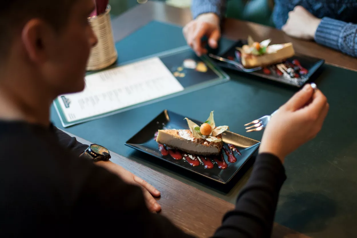Gastronomía en un Casino/ Imagen generada por IA / FREEPIK