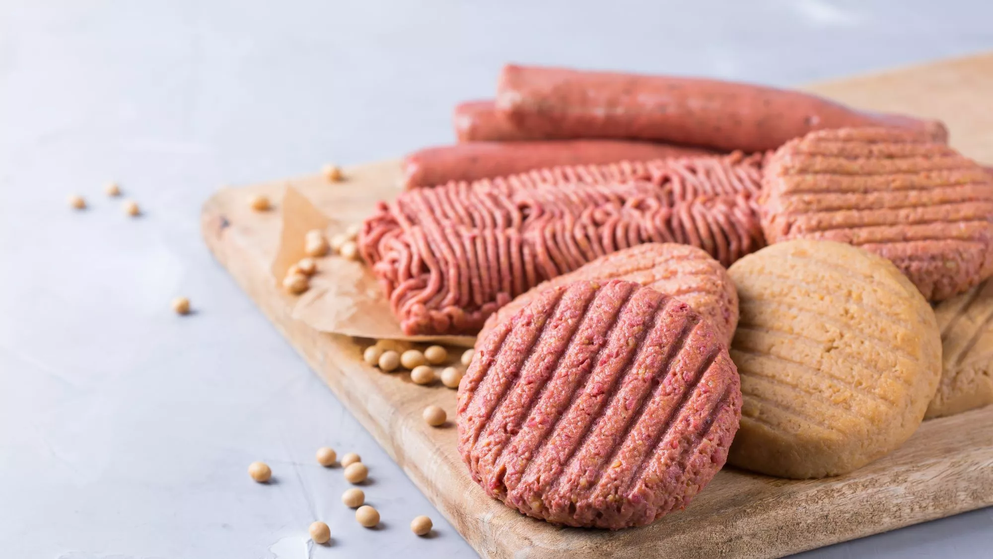 Diversos productos de apariencia cárnica elaborados con vegetales / Canva