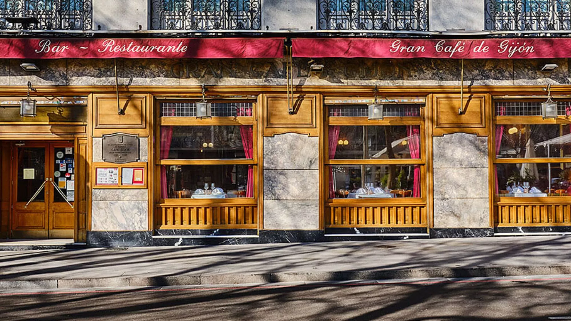 Fachada del Gran Café Gijón en Madrid / Academia Madrileña de Gastronomía