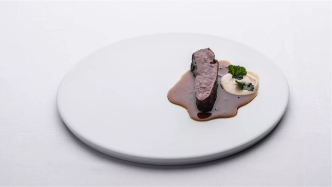 El plato 'ciervo, bellota y trufa' presentado por Jorge Asenjo (Barro, Ávila) / Cedida 