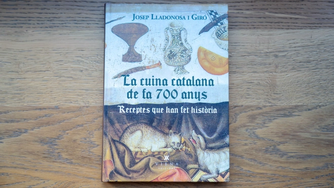 El libro 'La cuina catalana de fa 700 anys' (Viena Edicions) de Josep Lladonosa / GALA ESPÍN El libro 'La cuina catalana de fa 700 anys' (Viena Edicions) de Josep Lladonosa / GALA ESPÍN