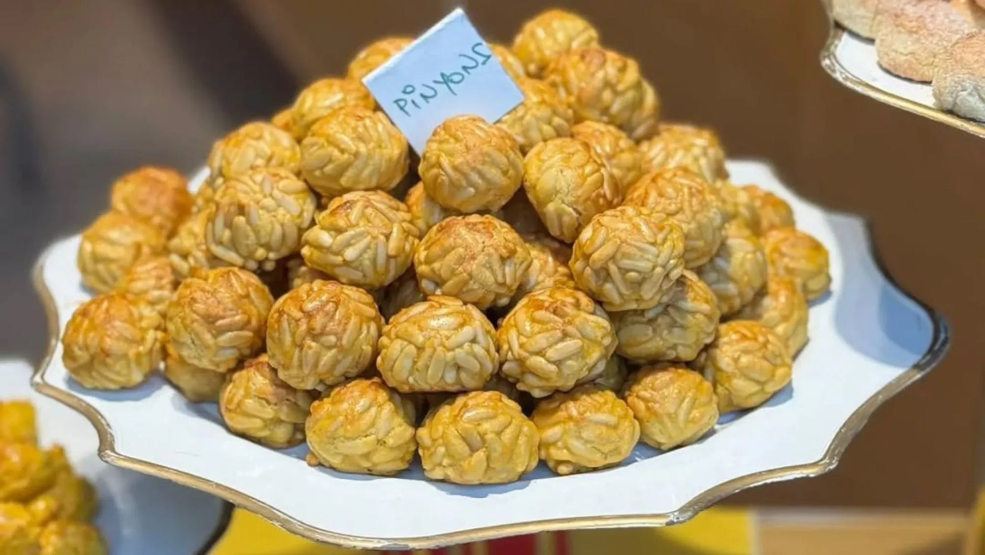 Los panellets de piñones de la Pastisseria Faixat de Barcelona / Instagram