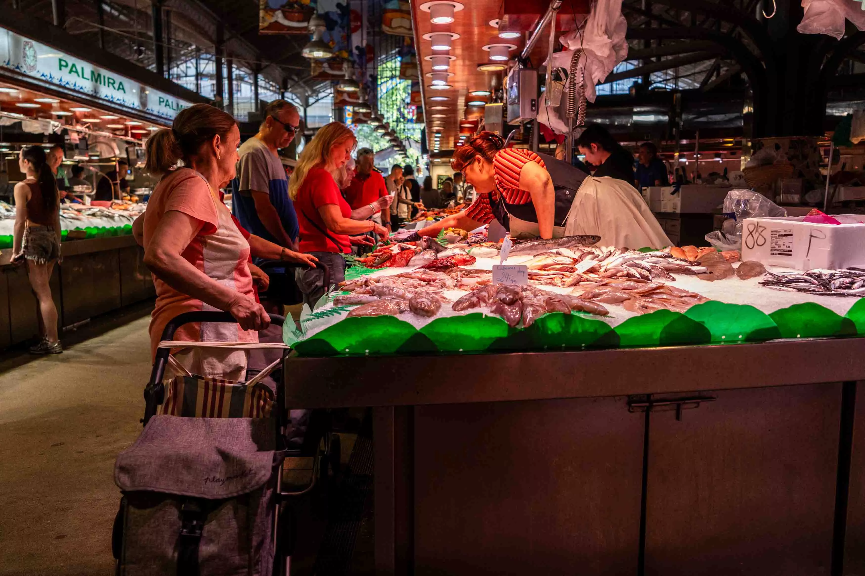 Una parada del mercado de La Boqueria (Barcelona) / GALA ESPÍN