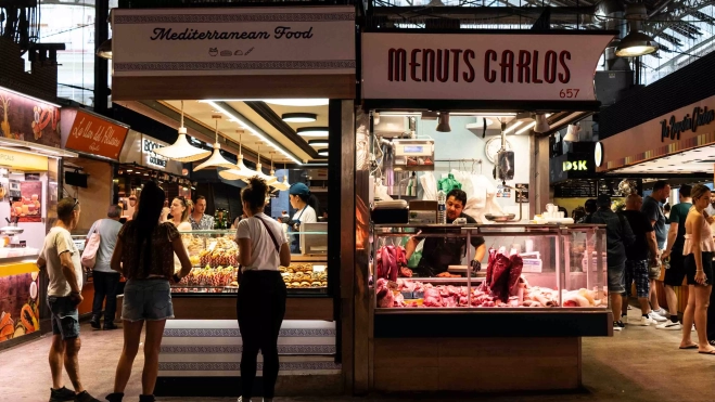 Paradas en el mercado de La Boqueria (Barcelona) / GALA ESPÍN