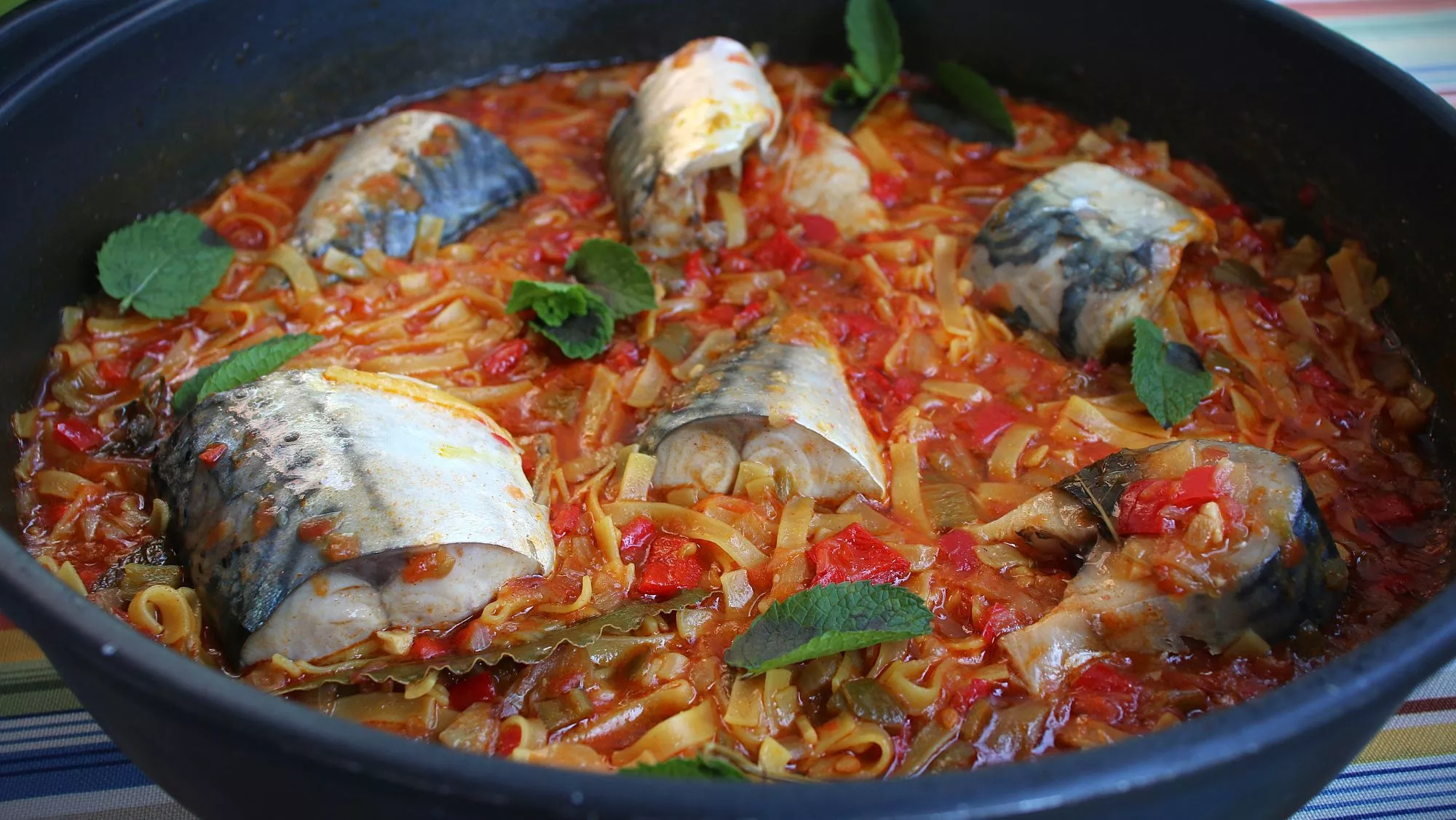 Babetas con caballa, un guiso gaditano. Receta de Inés Butrón / Antonio Ron