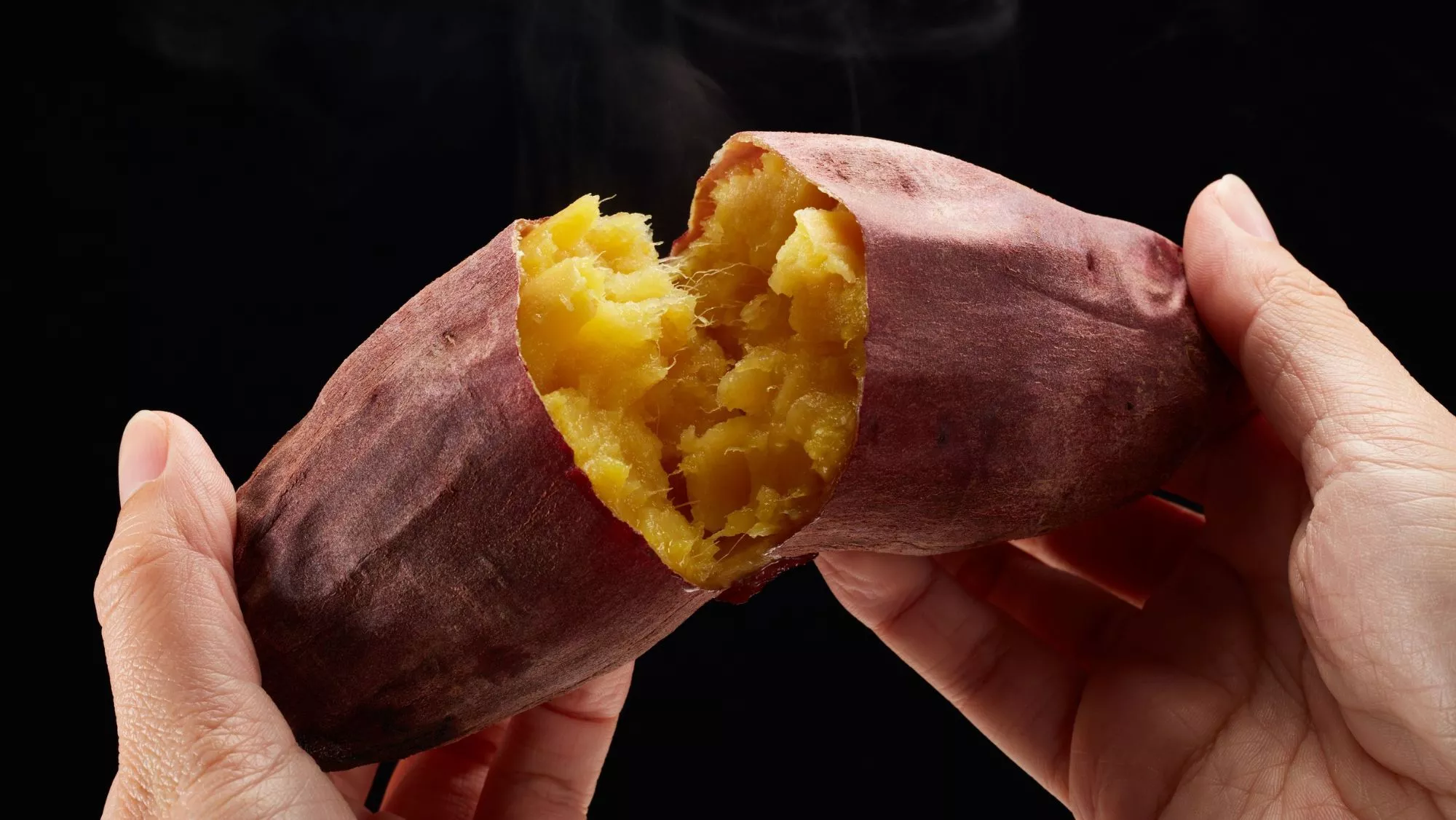 Boniato asado recién hecho, una de las formas más deliciosas de disfrutar este tubérculo otoñal / Canva Boniato asado recién hecho, una de las formas más deliciosas de disfrutar este tubérculo otoñal / Canva
