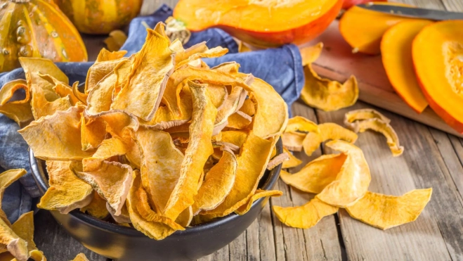 Chips de calabaza al horno / Canva Chips de calabaza al horno / Canva