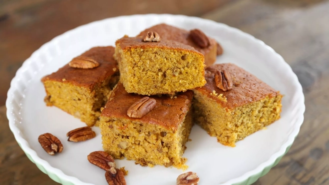 Bizcocho de calabaza cortado en porciones / Canva Bizcocho de calabaza cortado en porciones / Canva