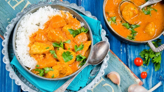 Curry de calabaza acompañado con arroz / Canva Curry de calabaza acompañado con arroz / Canva