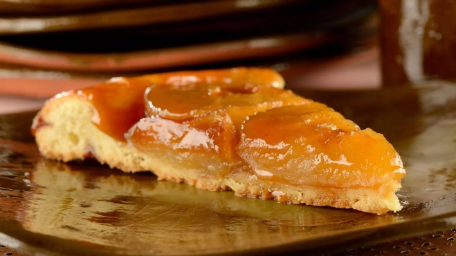 Tarta tatín (en su versión tradicional de manzana que se puede cambiar por calabaza) / Canva Tarta tatín (en su versión tradicional de manzana que se puede cambiar por calabaza) / Canva
