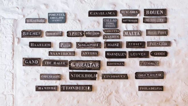 Carteles con textos grabados Foto de Bruno Martins en Unsplash Carteles con textos grabados Foto de Bruno Martins en Unsplash