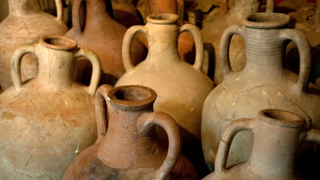 Ánforas de vino, otro elemento de culto a los muertos en la época romana / Canva Ánforas de vino, otro elemento de culto a los muertos en la época romana / Canva