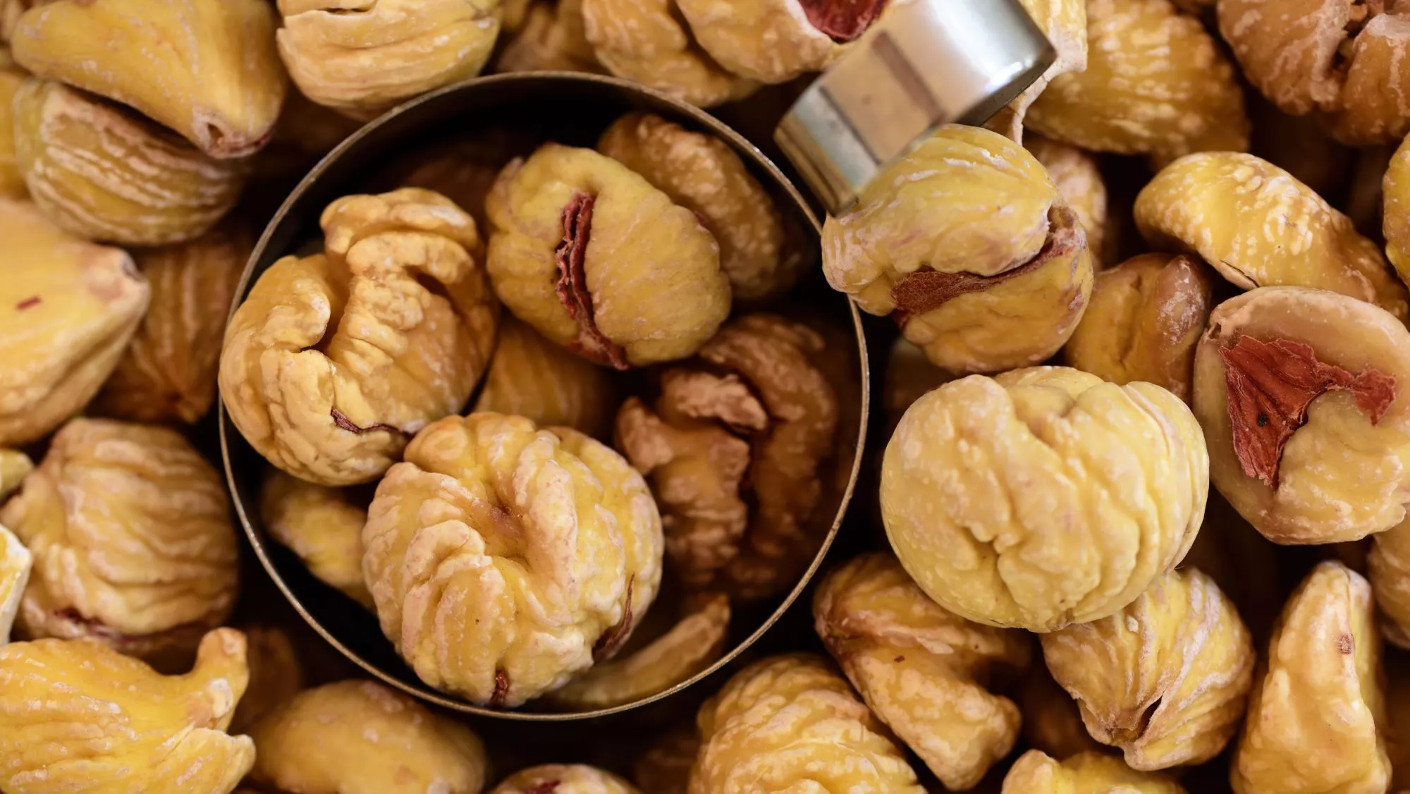 Castañas pilongas, secadas y lista para vender a granel / Canva