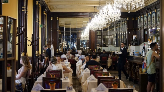 Interior del restaurante de la confitería Baratti & Milano en Turín / Yolanda Cardo