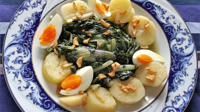 Plato de acelgas a la navarra con receta de Inés Butrón / Antonio Ron