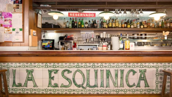 La barra de La Esquinica en Nou Barris (Barcelona) / Web