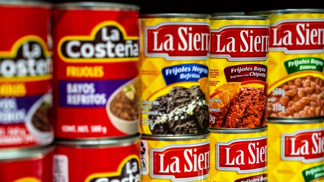 Productos latinos en un colmado de Barcelona / GALA ESPÍN Productos latinos en un colmado de Barcelona / GALA ESPÍN