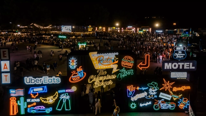 El recinto de The Champions Burger de noche / Cedida