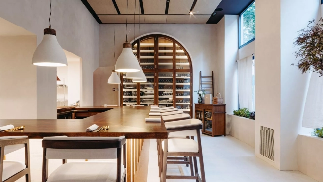 La barra para doce comensales del restaurante EMi (Madrid) / Cedida