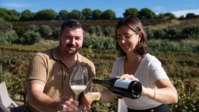 Òscar Soneira y Mireia Pujol-Busquets en el episodio 4x05 del podcast 'Vino y Mantel' / SIMÓN SÁNCHEZ