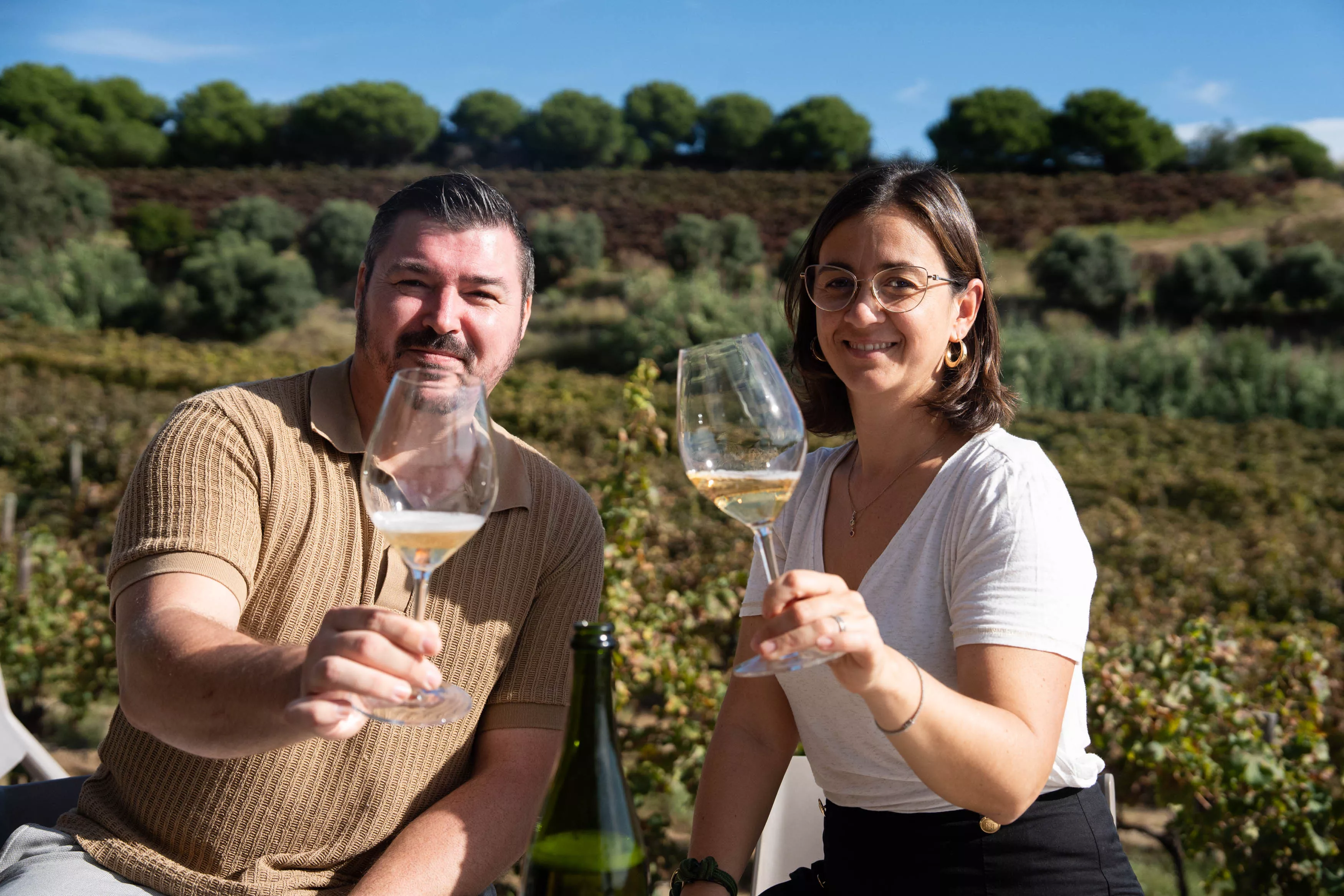 Òscar Soneira y Mireia Pujol-Busquets en el episodio 4x05 del podcast 'Vino y Mantel' / SIMÓN SÁNCHEZ