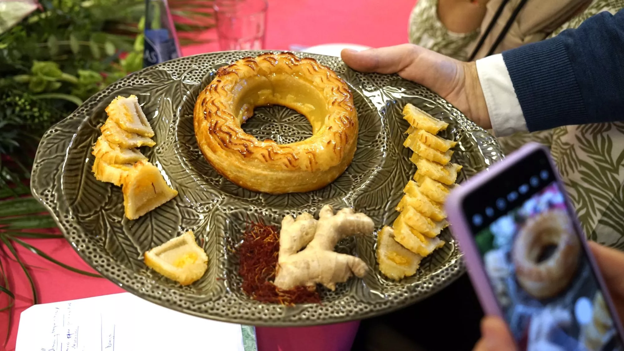 La Corona Catalina de Aragón de la Pastelería Ascaso en Madrid / Yolanda Cardo