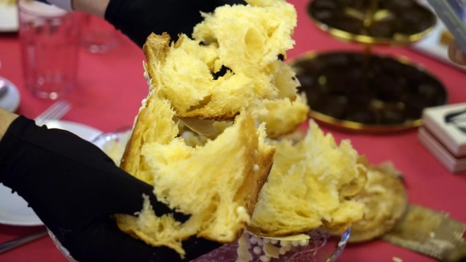 El 'panettone' no debe cortarse, debe comerse a pellizcos / Yolanda Cardo
