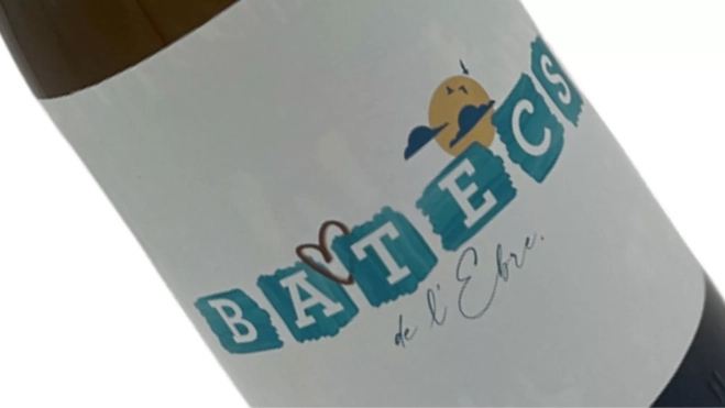 Detalle de la etiqueta del vino solidario Batecs de l'Ebre / Cedida