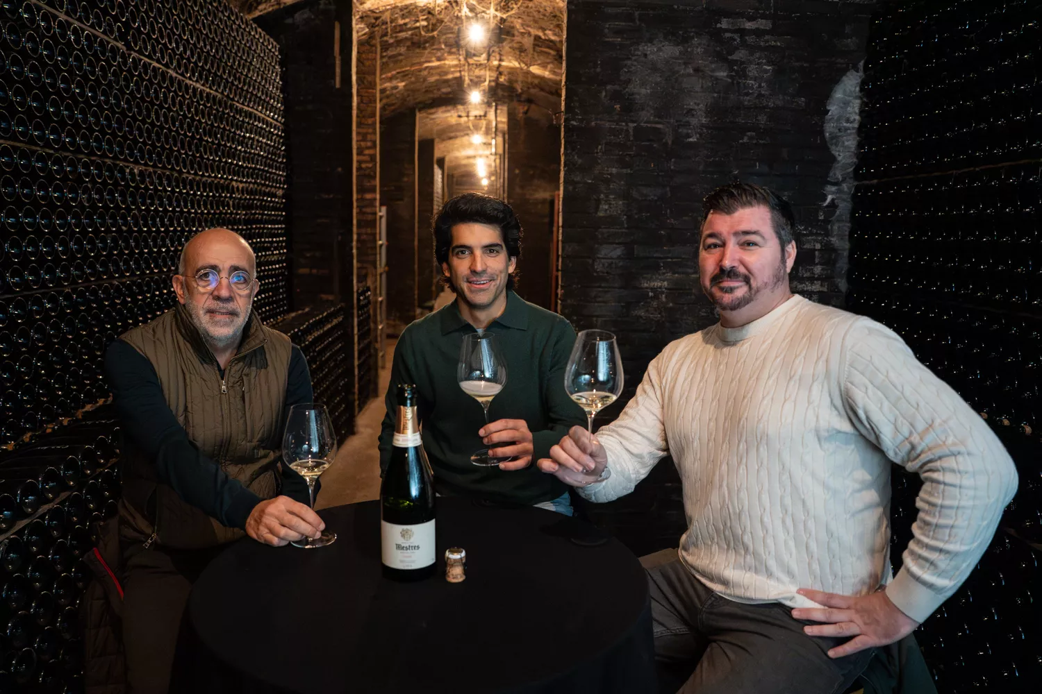 Jaume Vial, David Aura y Òscar Soneira en el episodio 4x06 del podcast 'Vino y Mantel' / ÒSCAR GIL COY