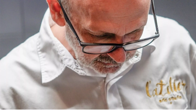 Eric Ortuño firma el turrón Brandy Smoke de l'Atelier Barcelona / Txaber Allué Eric Ortuño firma el turrón Brandy Smoke de l'Atelier Barcelona / Txaber Allué