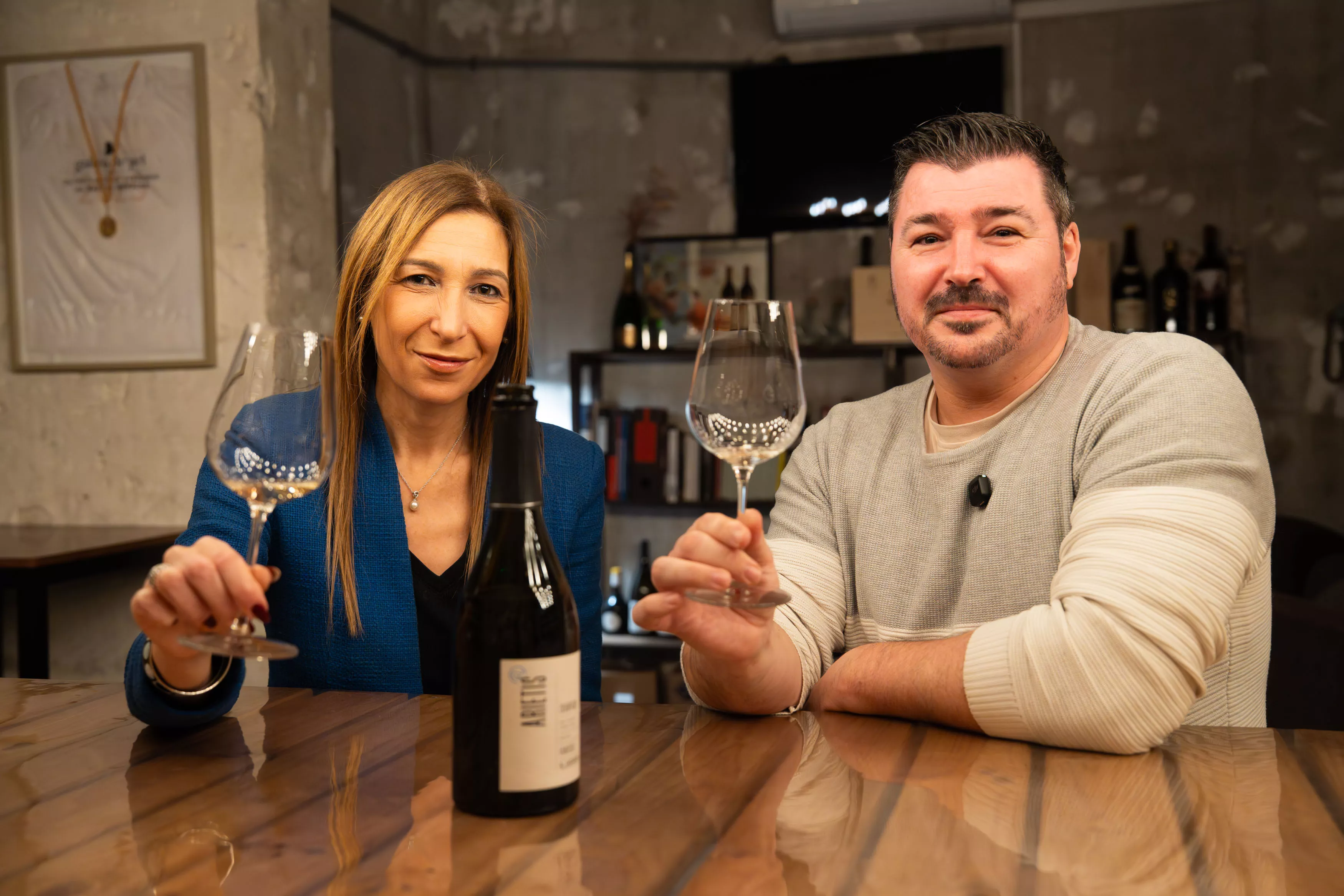 Maite Zaldivia y Òscar Soneira en el episodio 4x07 del podcast 'Vino y Mantel' / SIMÓN SÁNCHEZ