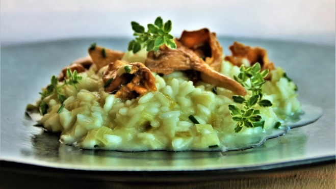 Rissoto de bacalao, puerros, queso de oveja y rebozuelos (Receta de Inés Butrón) / Antonio Ron Rissoto de bacalao, puerros, queso de oveja y rebozuelos (Receta de Inés Butrón) / Antonio Ron