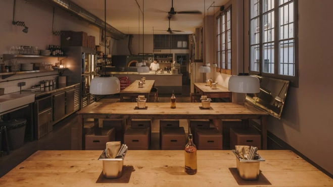 Parking Pizza en la calle Londres de Barcelona / Salva López