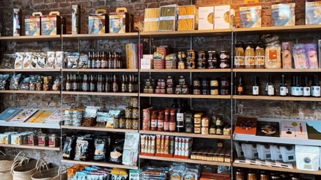 La repletas estanterías de / Cedida