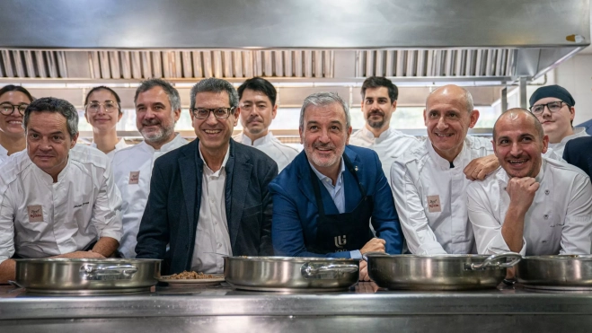 El alcalde Jaume Collboni rodeado de chefs Michelin en la comida de PROVACUNO / Cedida