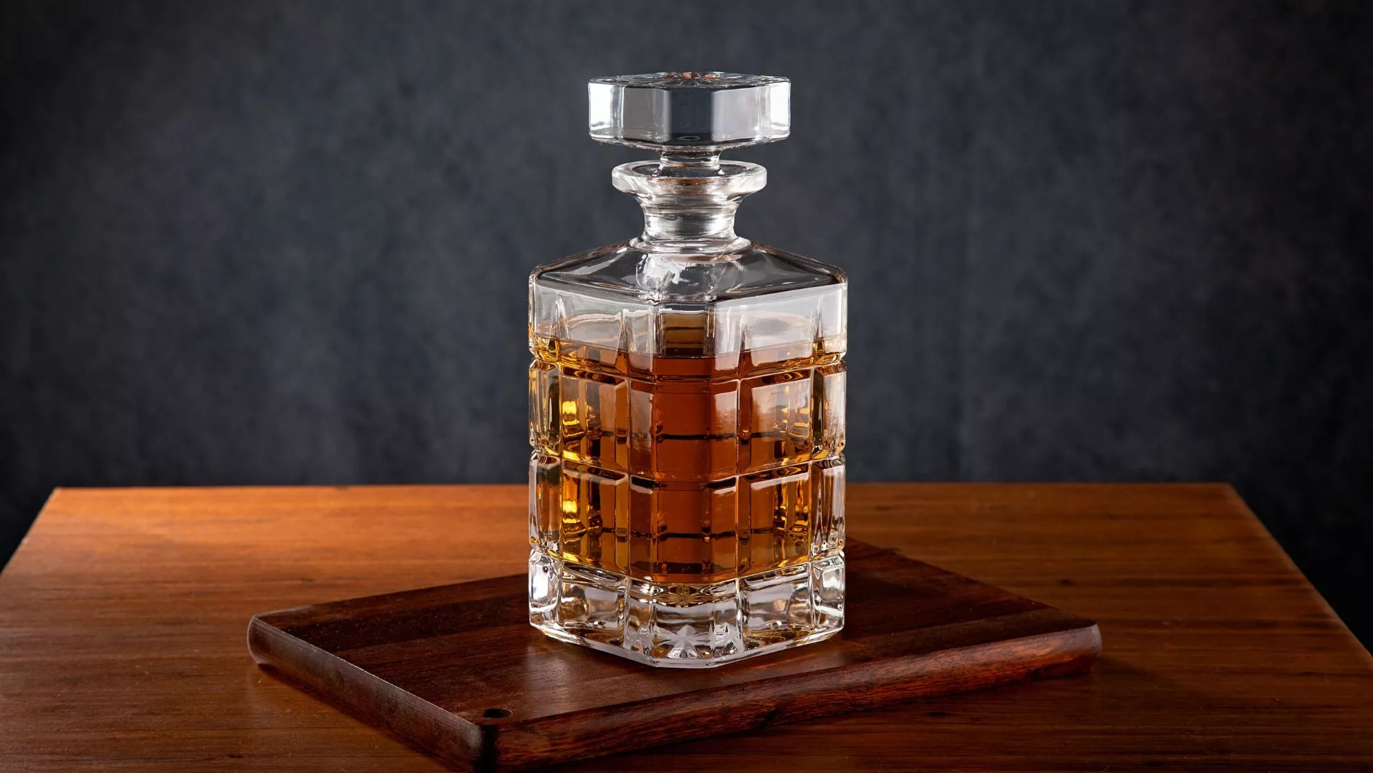 Botella con whisky para tus sobremesas de Navidad / Canva Botella con whisky para tus sobremesas de Navidad / Canva