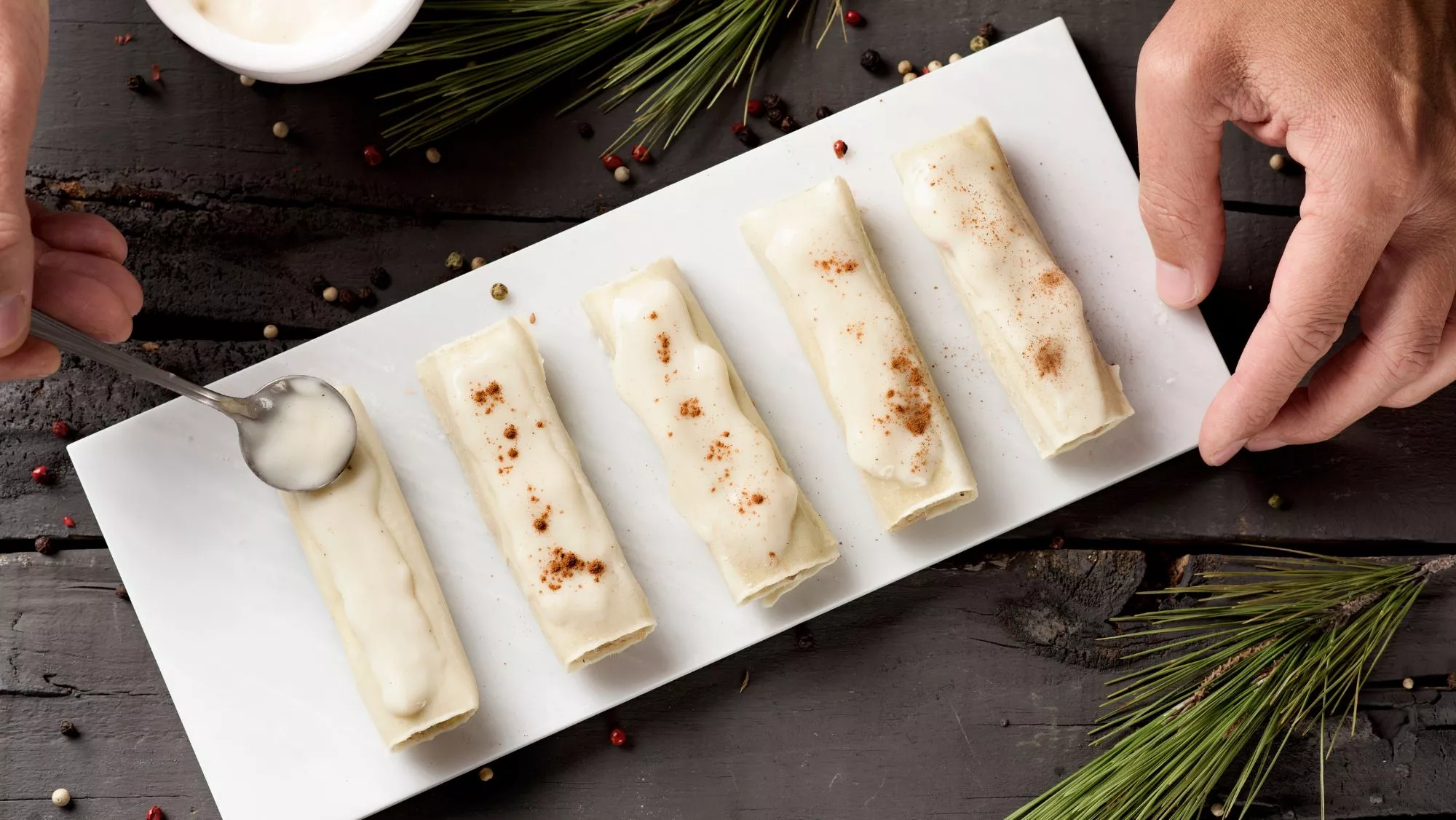 Preparación de canelones de Navidad / Canva