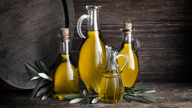 Diversas aceiteras con aceite de oliva / Canva Diversas aceiteras con aceite de oliva / Canva