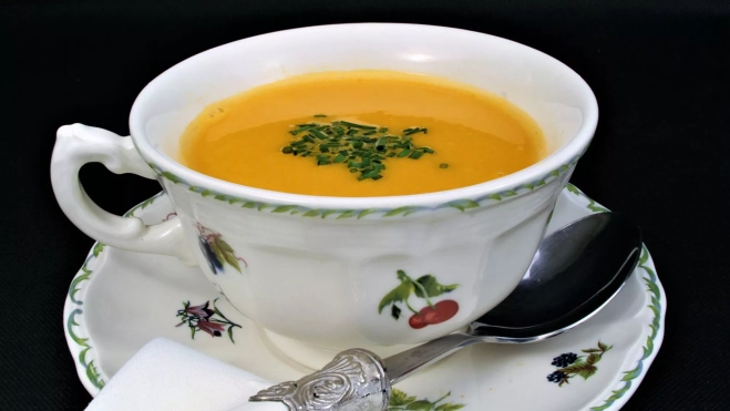 'Bisque' de pescado y marisco para una mesa de Navidad (Receta de Inés Butrón) / Antonio Ron 'Bisque' de pescado y marisco para una mesa de Navidad (Receta de Inés Butrón) / Antonio Ron