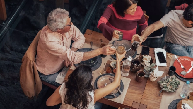 Un momento de sobremesa / Canva Un momento de sobremesa / Canva