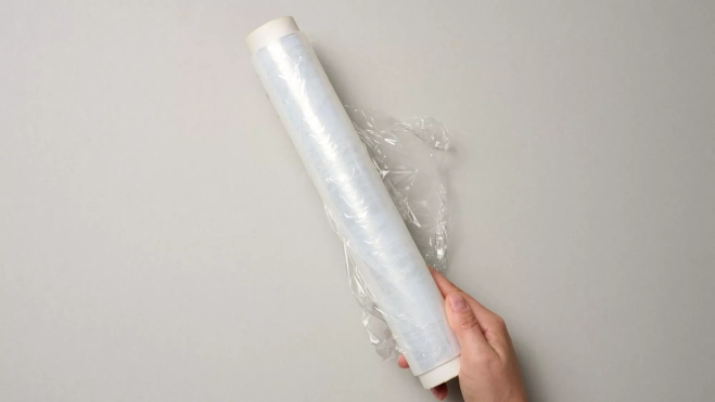 Papel film para utilizar en cocina / Canva Papel film para utilizar en cocina / Canva