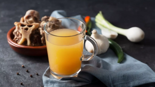 Vasito con caldo / Canva